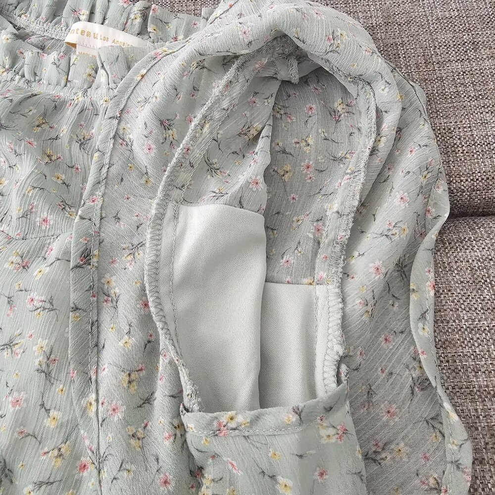 Pretty blouse - Picture 7 of 8